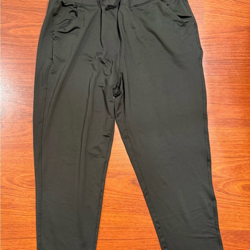 32 Degrees Women’s Black Performance Joggers - L
